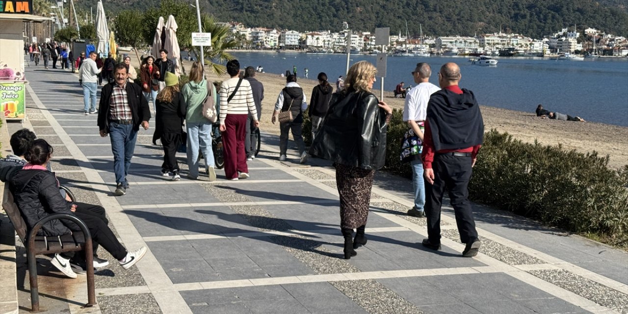 Bodrum ve Marmaris sahillerinde yeni yılın ilk günü yoğunluk yaşandı