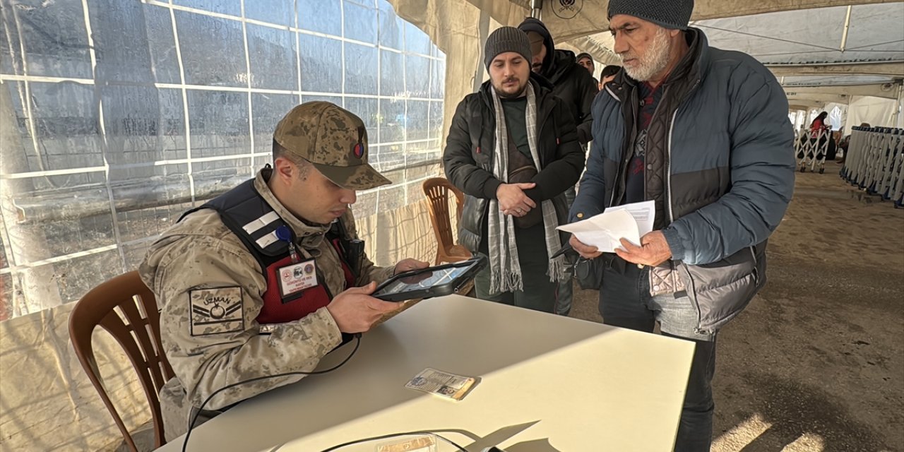 Suriyelilerin Hatay'daki sınır kapılarından ülkelerine dönüşü devam ediyor