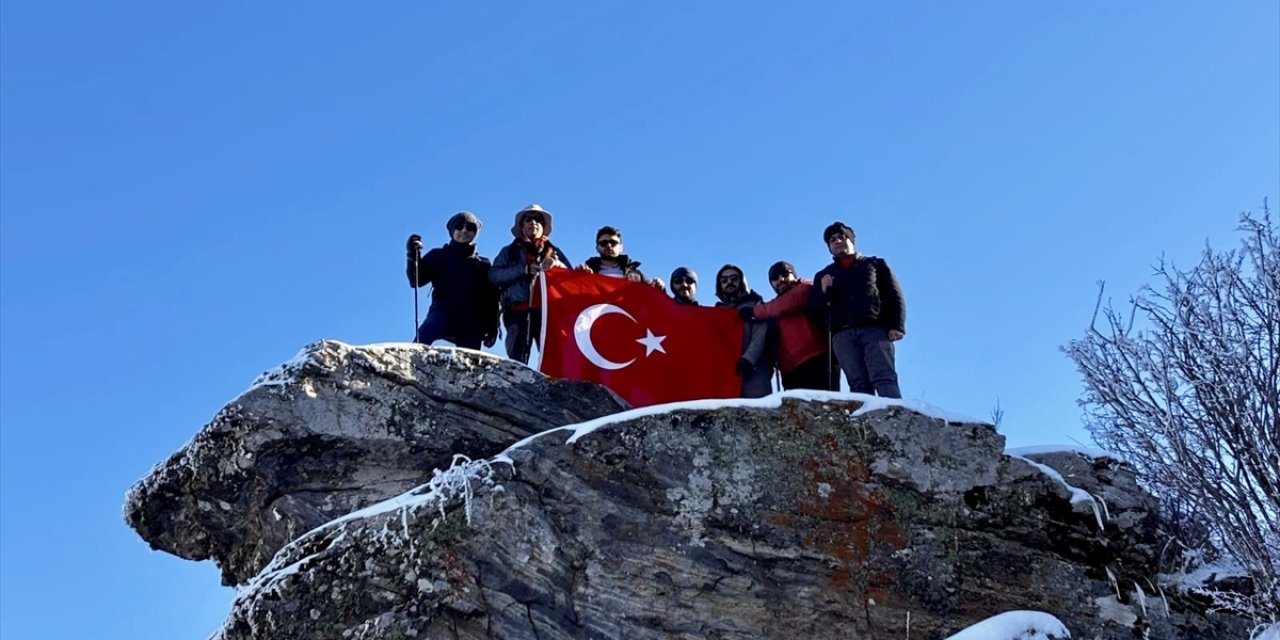 Kırşehirli dağcılar, yeni yılın ilk tırmanışını Gönül Dağı'na gerçekleştirdi