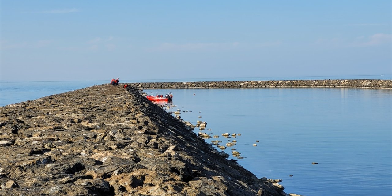 Samsun'da kayıp balıkçıyı arama çalışmaları devam ediyor