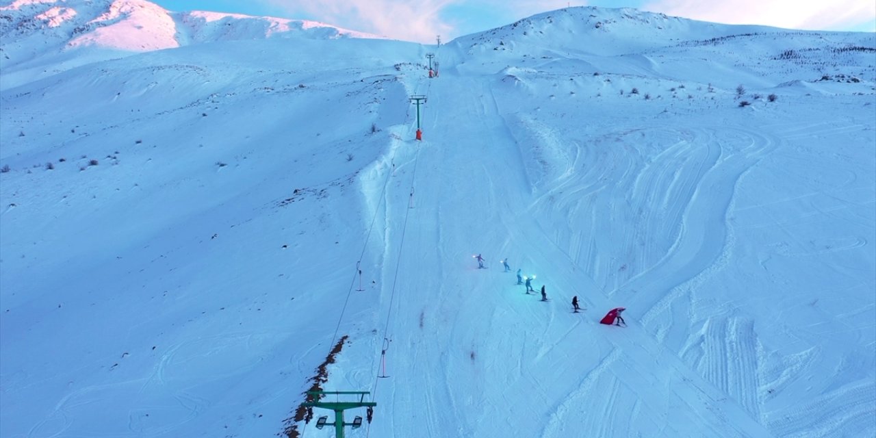 Elazığ'da Hazarbaba Kayak Merkezi'nde sezon açıldı