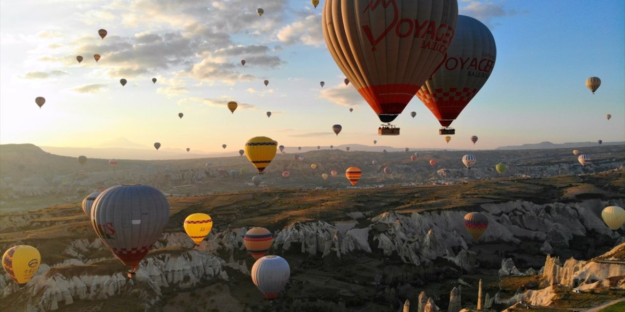 Sıcak hava balon uçuşlarında yolcu sayısı rekoru kırıldı