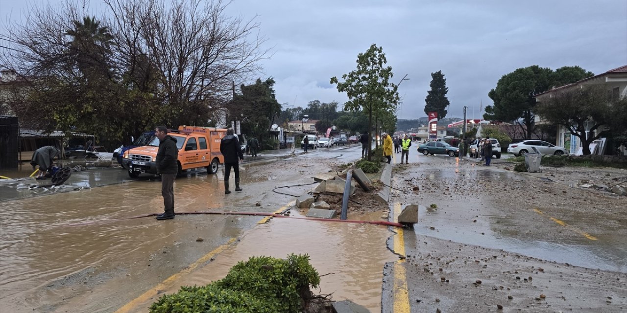 Muğla'da sağanak etkili oluyor