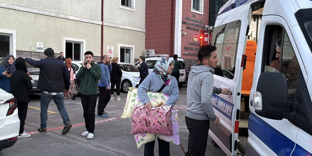 Rize'de onkoloji merkezinde çıkan yangın paniğe neden oldu