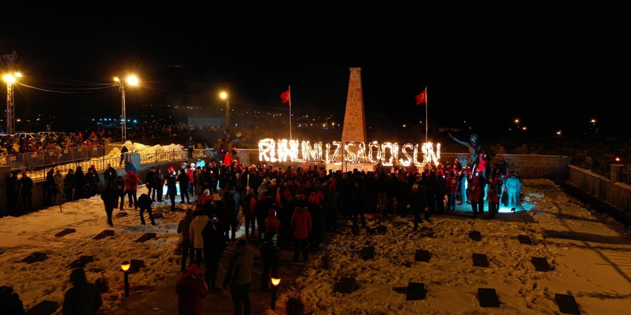 Kars'ta Sarıkamış şehitleri anısına meşaleli yürüyüş yapıldı