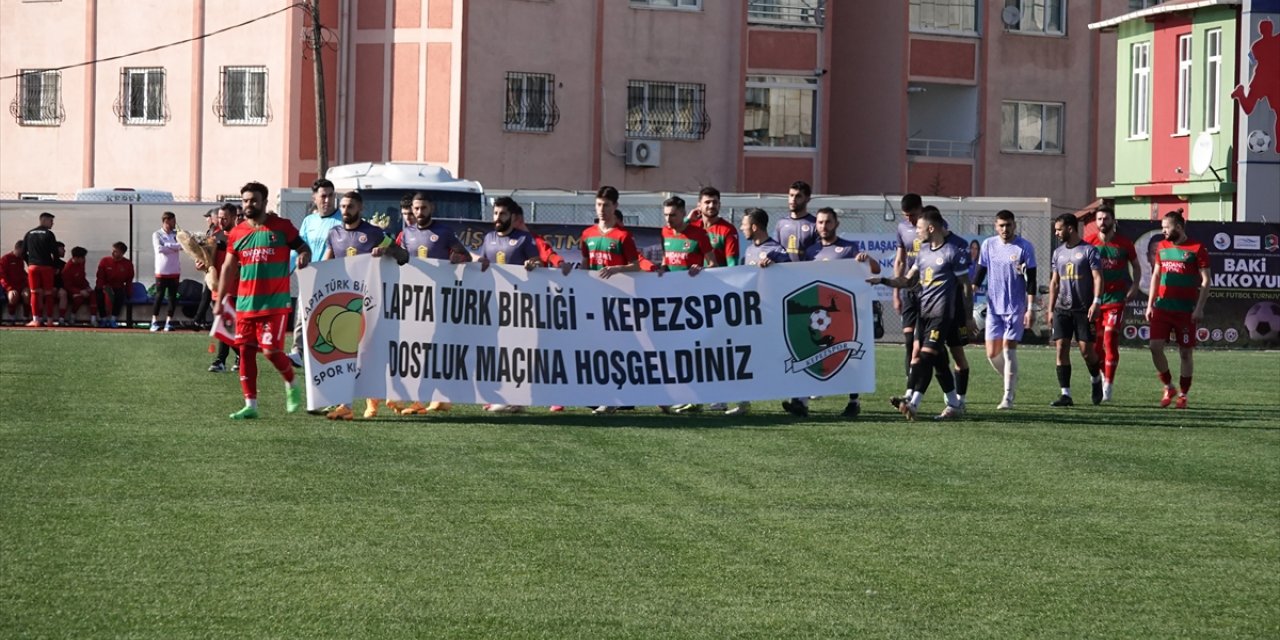 Çanakkale'de Kepezspor ile Lapta Türk Birliği Spor arasında dostluk maçı yapıldı