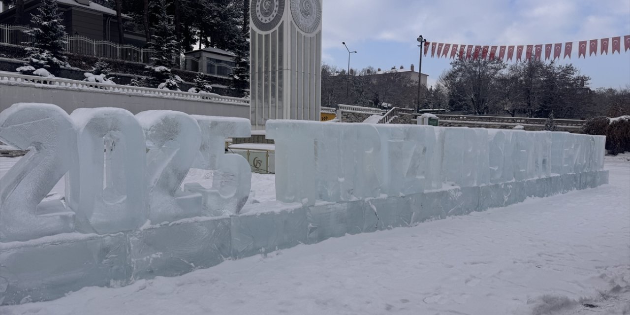 "2025 Turizm Başkenti Erzurum" yazısı buza işlendi