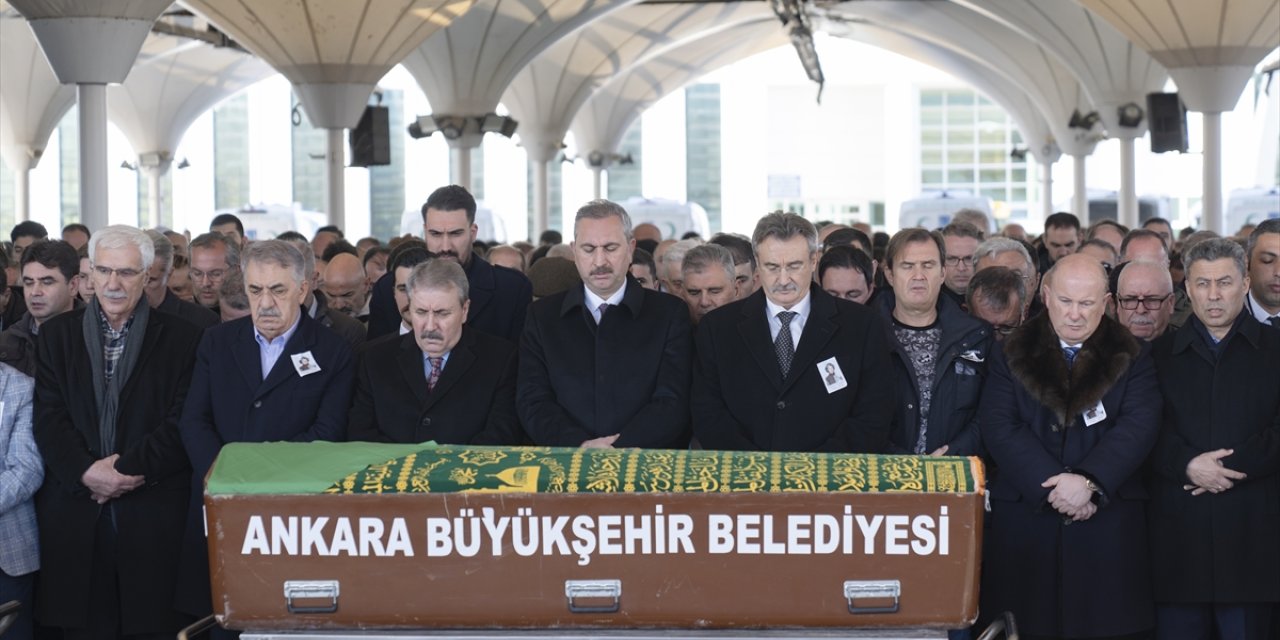 Eski Devlet Bakanı Kürşad Tüzmen'in annesi Feriha Tüzmen son yolculuğuna uğurlandı