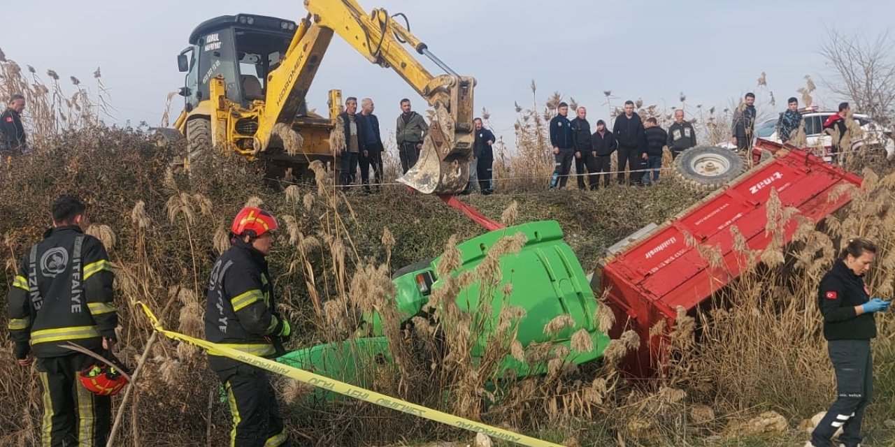 Denizli'de devrilen traktörün sürücüsü hayatını kaybetti