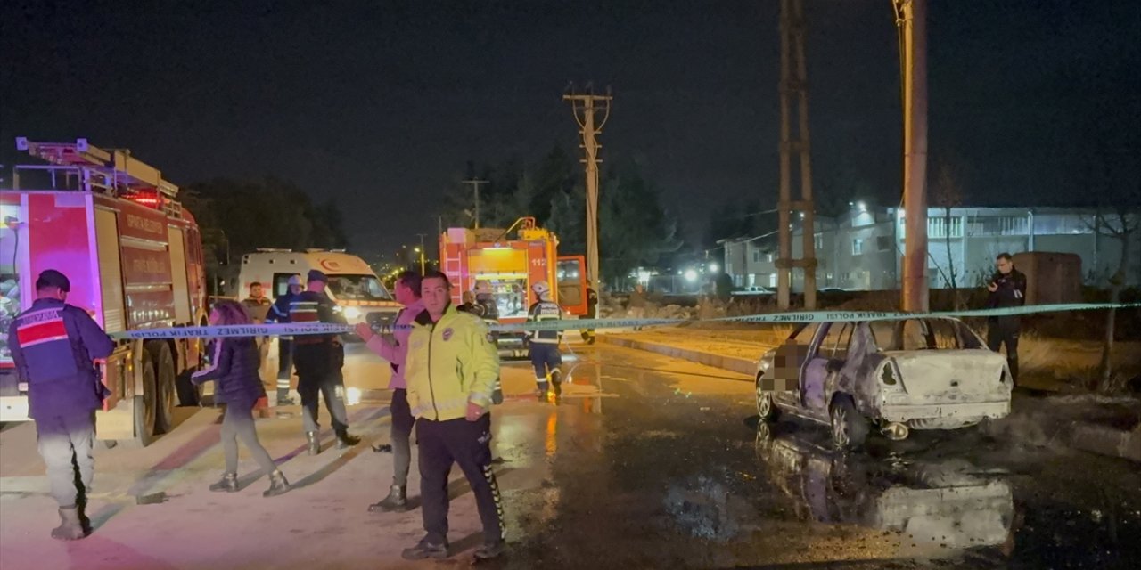 Isparta'da yanan otomobilin sürücüsü hayatını kaybetti