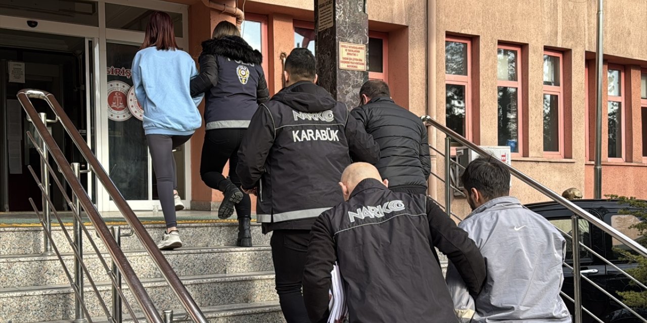 Karabük'te sahte sürücü belgesi ve uyuşturucuyla yakalanan 3 kişiye adli kontrol