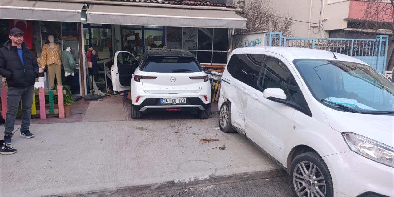 Tekirdağ'da kontrolden çıkan otomobil iş yerine girdi