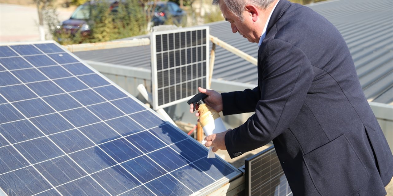 Güneş panelleri temizliğinde kullanılan nano kaplama uygulamalar enerji verimliliğini artırıyor