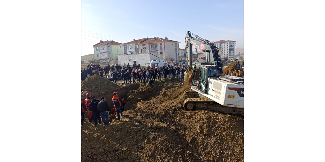 Polatlı'da kanalizasyon bağlantı çalışması sırasında göçük meydana geldi