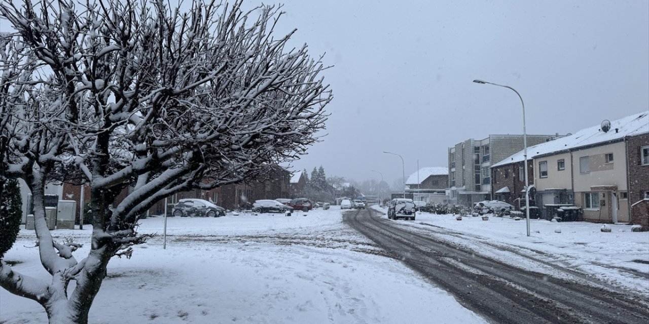 Almanya'da şiddetli kar yağışı ve buzlanma uyarısı