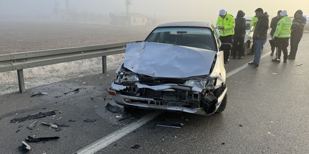 Karaman'da zincirleme trafik kazasında 7 kişi yaralandı