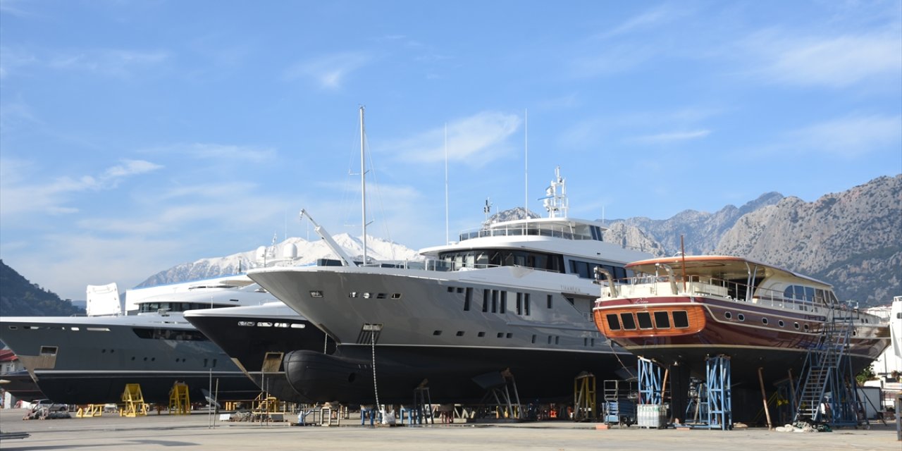 Antalya Serbest Bölge'nin geçen yılki ticaret hacmi 1,1 milyar doları aştı