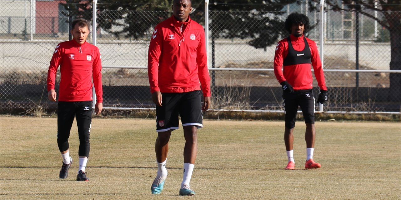 Sivasspor'da hedef "tehlikeli bölgeden" uzaklaşmak