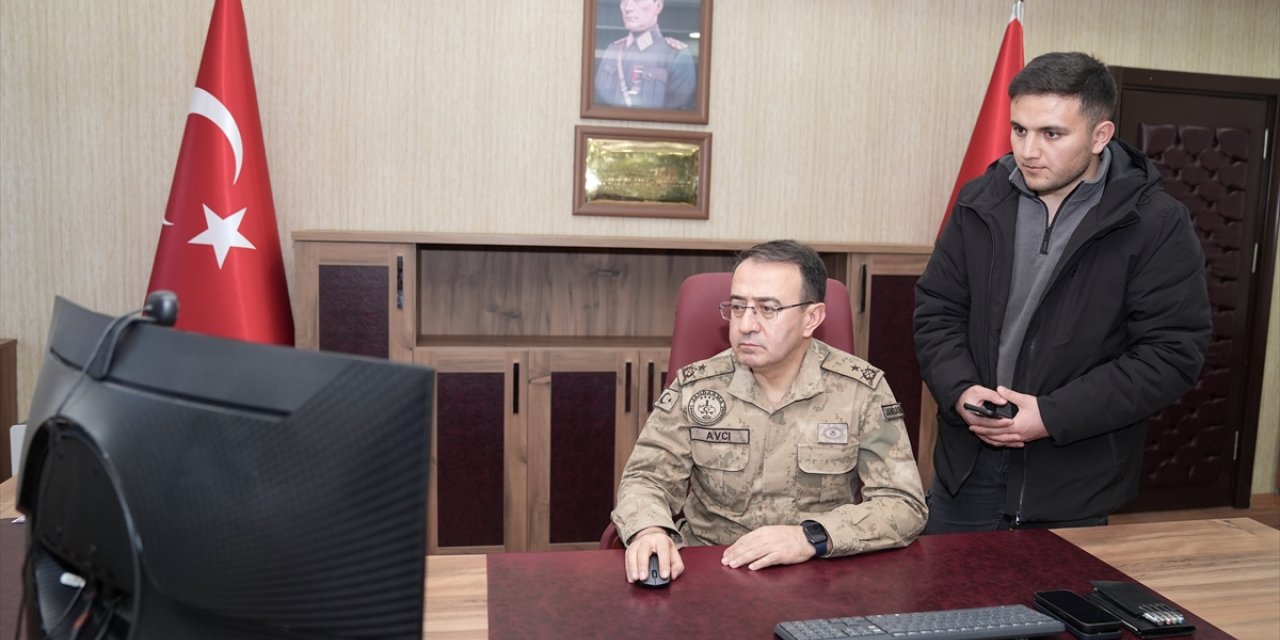 Erzurum İl Jandarma Komutanı Tuğgeneral Avcı, AA'nın "Yılın Kareleri" oylamasına katıldı