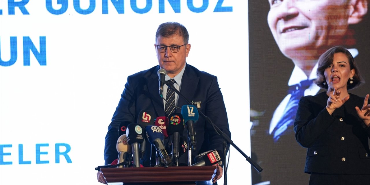 CHP Genel Başkanı Özel, İzmir'de İsmet İnönü'yü anma etkinliklerine katıldı