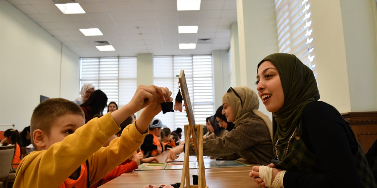 Bilecik'te üniversiteli gençler tasarladıkları eğitsel materyalleri anaokulu öğrencileriyle buluşturdu