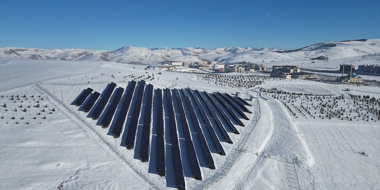 Bayburt Üniversitesi 8 yıldır güneş enerjisiyle aydınlanıyor