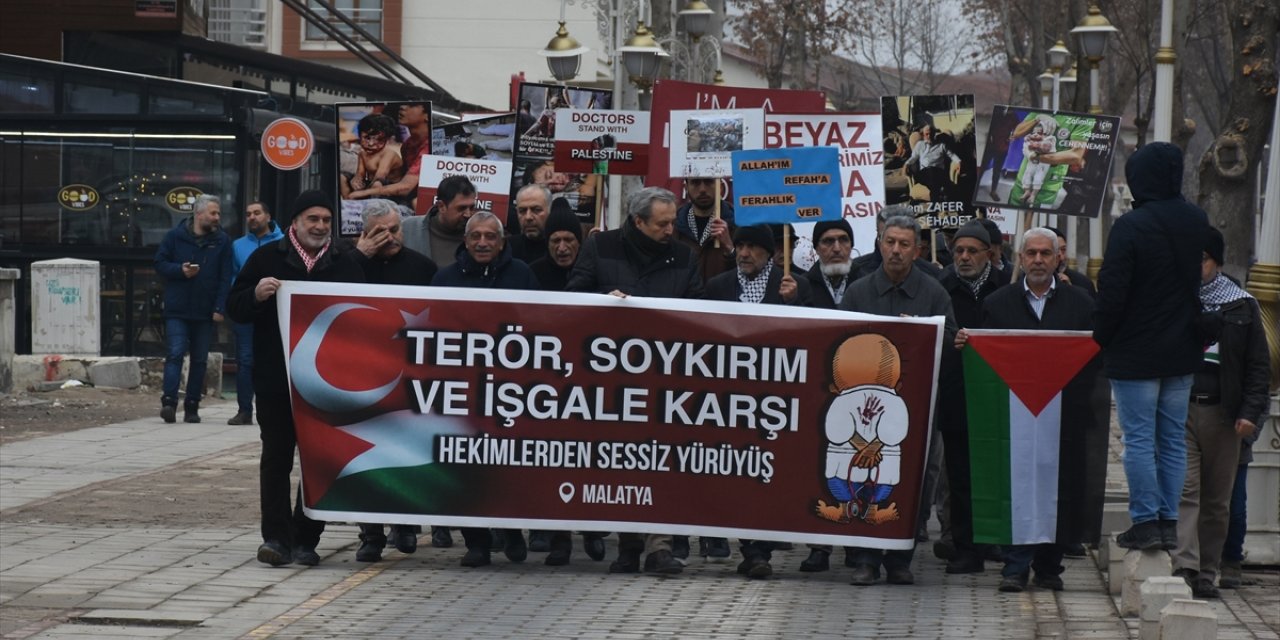 Malatya'da sağlık çalışanları İsrail'in Gazze'ye yönelik saldırılarını protesto etti