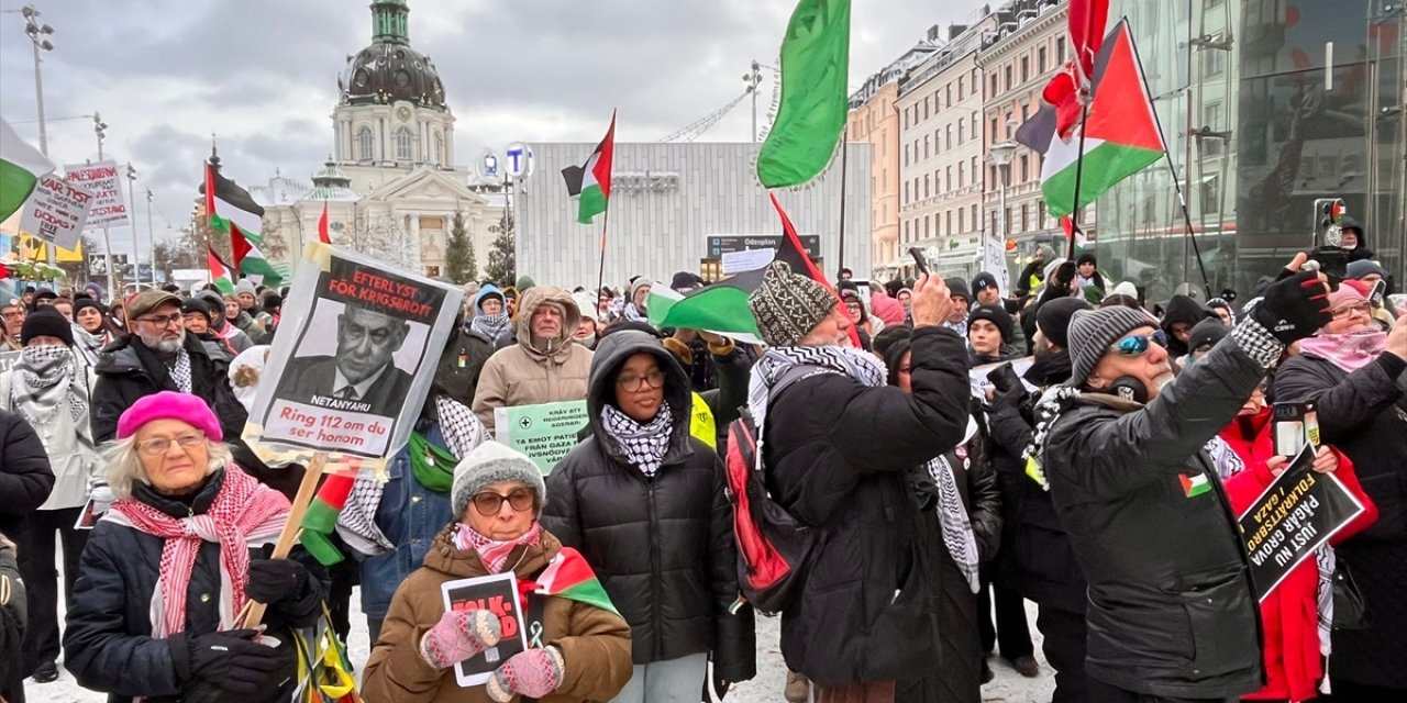 İsrail'in Filistin'de okulları ve hastaneleri bombalaması İsveç'te protesto edildi