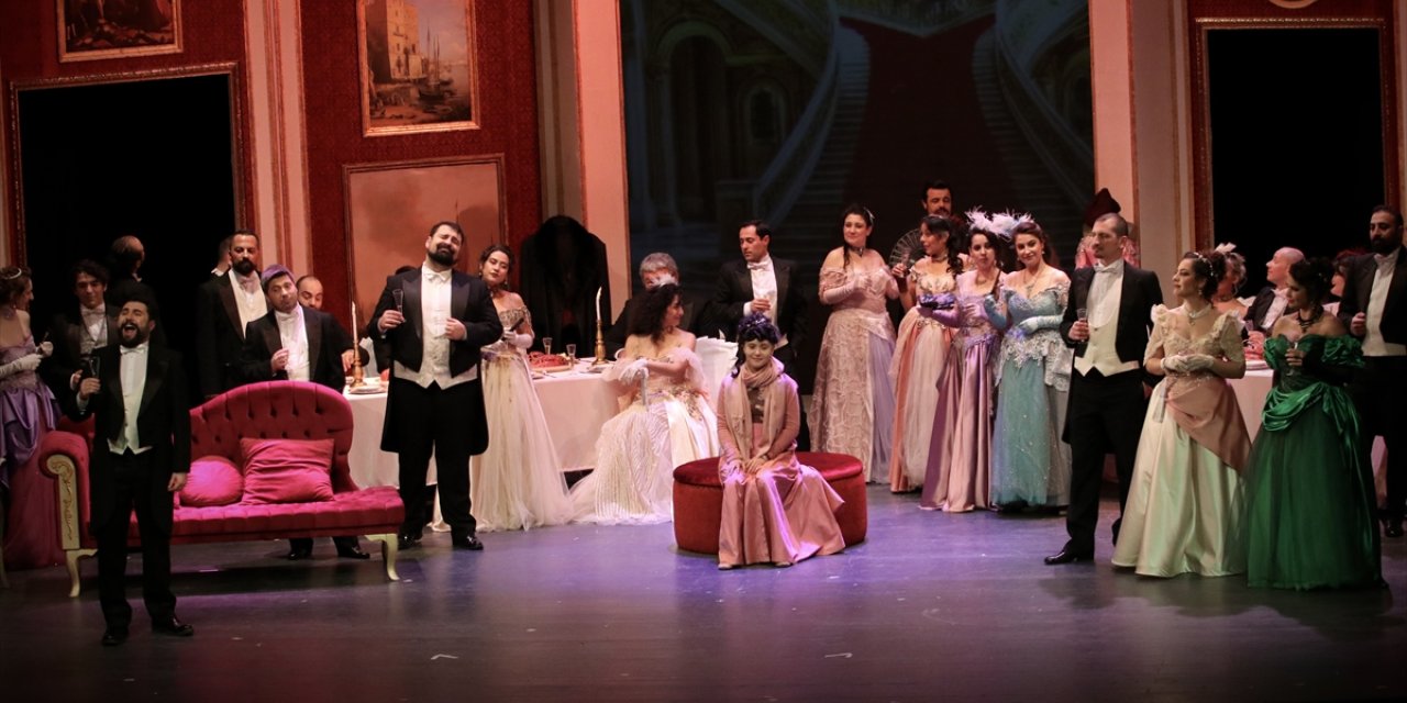 SAMDOB "La Traviata" operasını sanatseverlerle buluşturdu