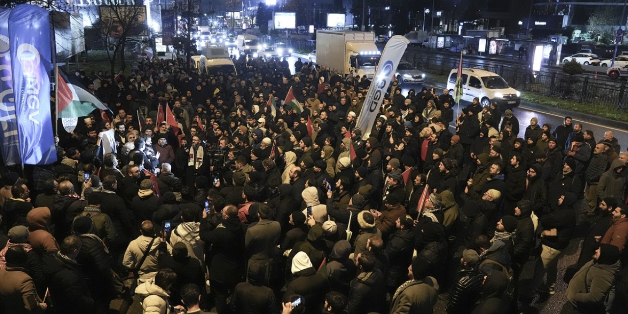 AGD üyeleri, İstanbul'da İsrail Başkonsolosluğu önünde protesto düzenledi