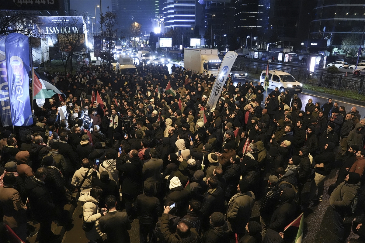 AGD üyeleri, İstanbul'da İsrail Başkonsolosluğu önünde protesto düzenledi