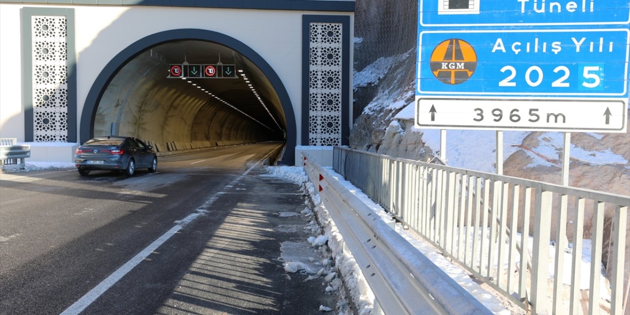 Hakkari-Yüksekova yolundaki Yeniköprü Tüneli trafiğe açıldı