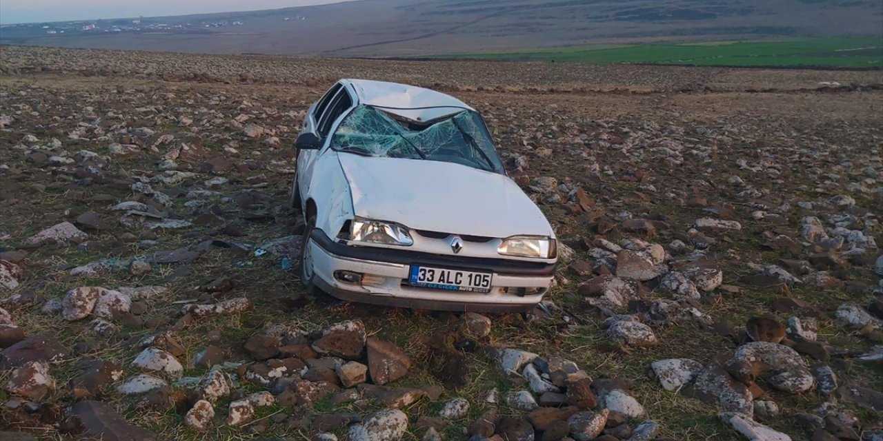 Şanlıurfa'da şarampole devrilen otomobildeki 7 kişi yaralandı