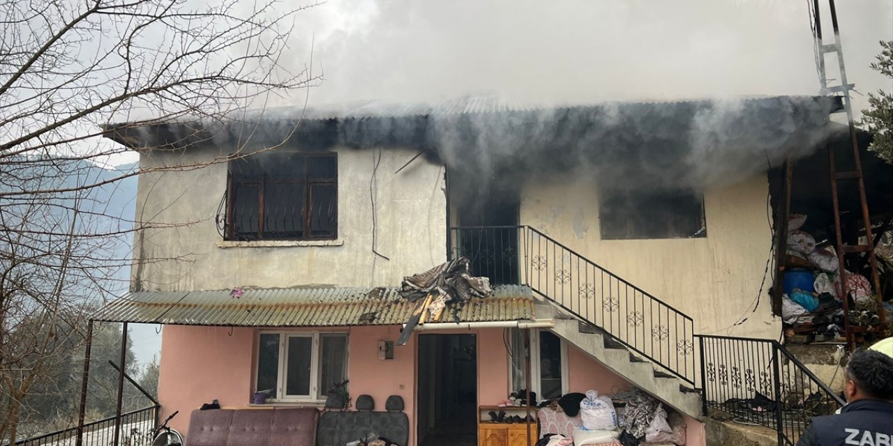 Adana'da evde çıkan yangın söndürüldü