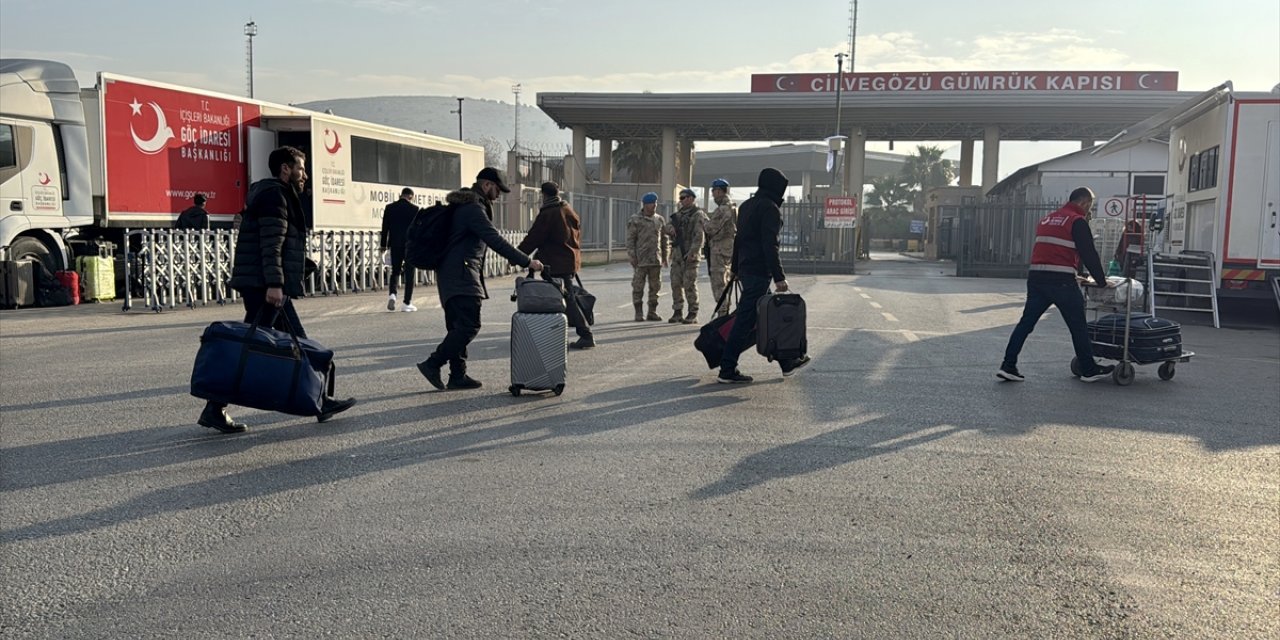 Suriyelilerin Hatay'daki sınır kapılarından ülkelerine dönüşü sürüyor