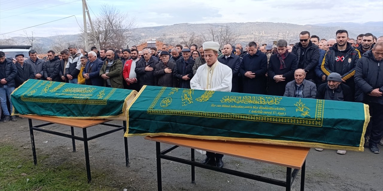 Amasya'da göçükte hayatını kaybeden 2 işçi son yolculuğuna uğurlandı