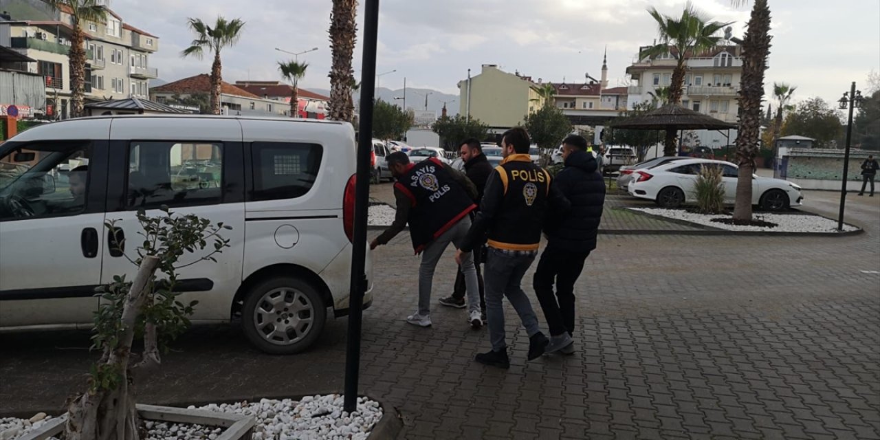 Fethiye'de gasp iddiasıyla 2 zanlı tutuklandı