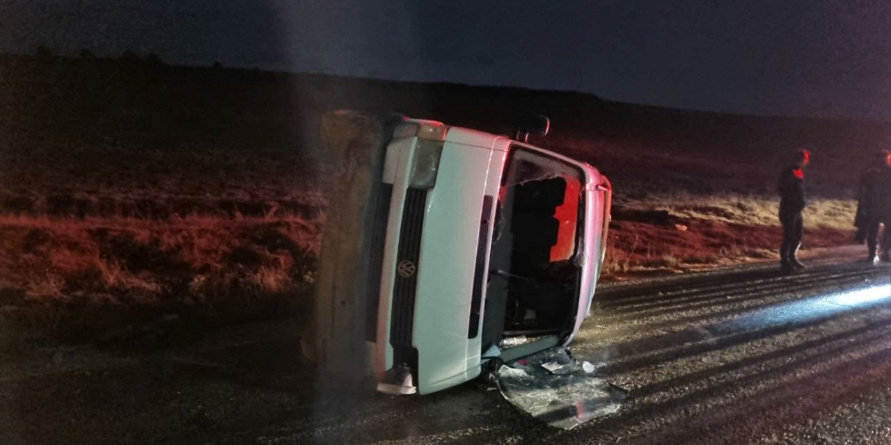 GÜNCELLEME - Çorum'da kaza yerinde kamyonun çarptığı trafik polisi ağır yaralandı