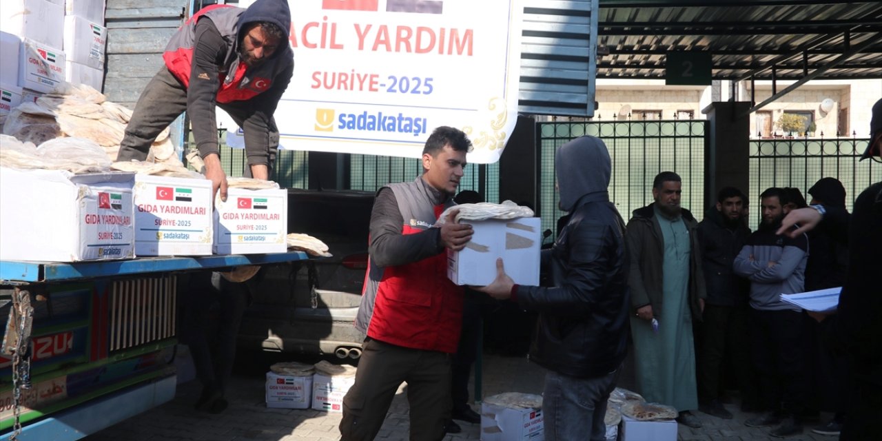 Sadakataşı Derneğinden İdlib'de 600 aileye kumanya yardımı