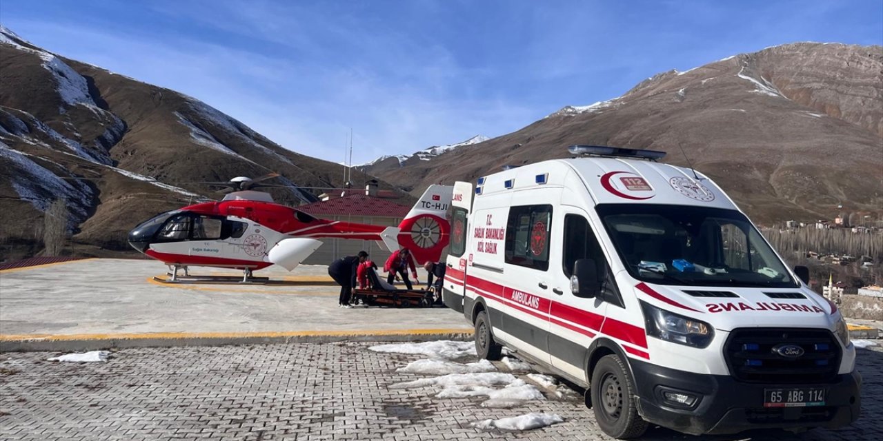 Van'da ambulans helikopter 2 hamile kadın için havalandı