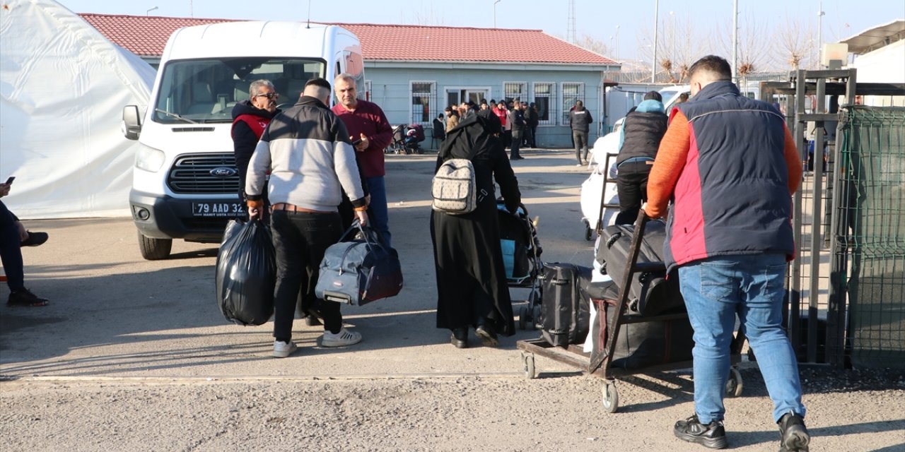 Baas rejiminin devrilmesi Gaziantep'teki Suriyelileri ülkelerine dönüş için harekete geçirdi