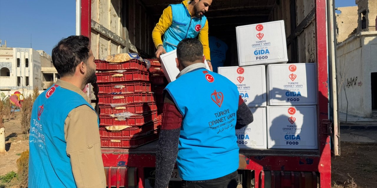 Yermuk Mülteci Kampı'ndaki Filistinliler yaşamlarını insani yardımlarla sürdürüyor