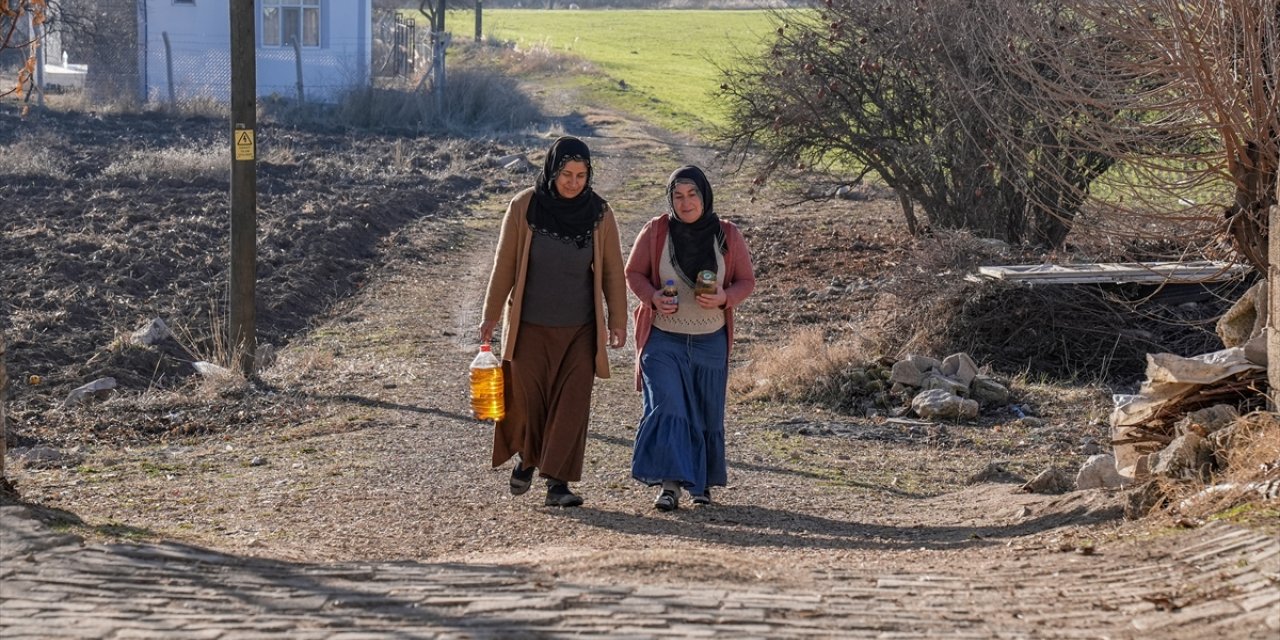 Kırsal mahallelerdeki ailelerden atık yağ ve pillerle geri dönüşüme katkı