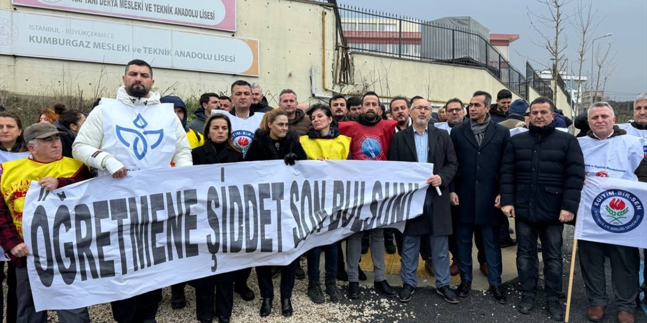 Eğitim Bir Sen'den Büyükçekmece'de öğrencisinin lisede bıçakladığı müdür yardımcısına destek