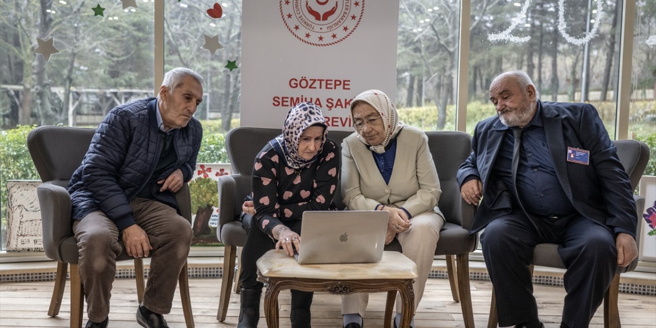 Huzurevi sakinleri, AA'nın "Yılın Kareleri" oylamasına katıldı