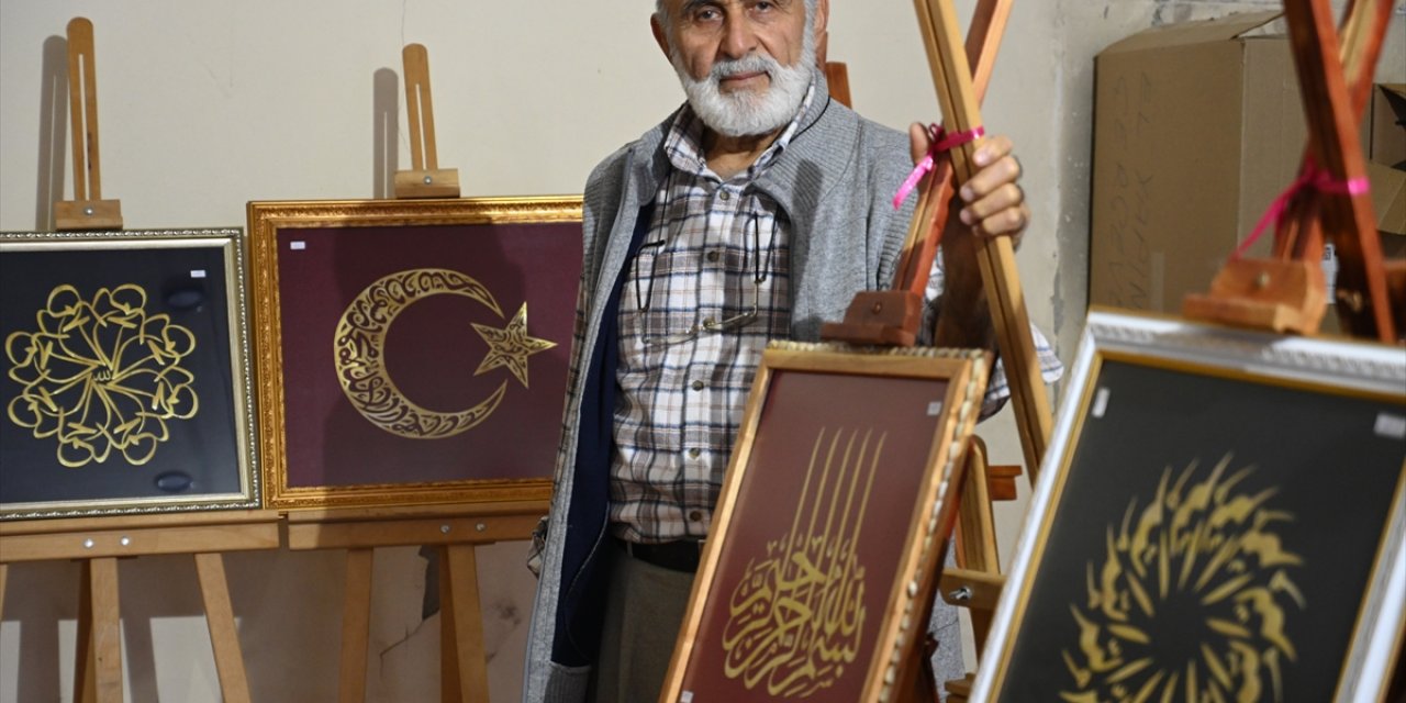 Emekli öğretmen ekin saplarını hat çalışmasıyla sanat eserine dönüştürüyor