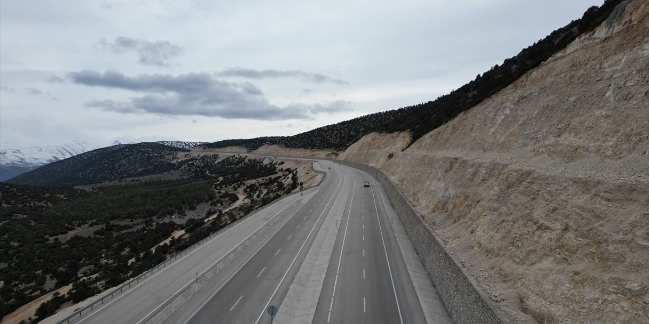 Korkuteli-Elmalı yolu yarın hizmete açılacak