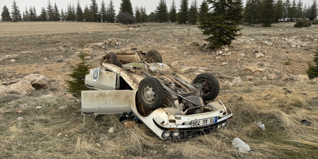 Karaman'da hafif ticari araç ile otomobilin çarpıştığı kazada 4 kişi yaralandı