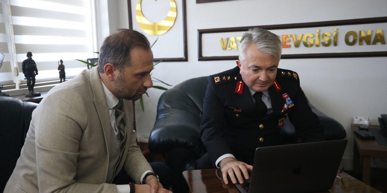 Balıkesir İl Jandarma Komutanı Tümgeneral Alkan, AA'nın "Yılın Kareleri" oylamasına katıldı