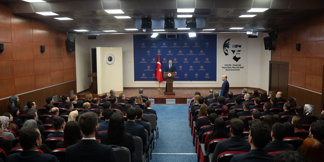 Bakan Fidan, bakanlığın genç diplomatlarına hitap etti